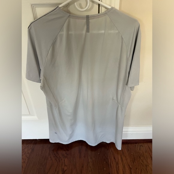 Lululemon athletic shirt - Picture 2 of 7